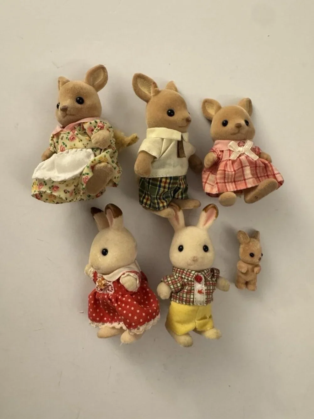 Sylvanian Families Calico Critters Flocked Rabbit 6  Figures C46